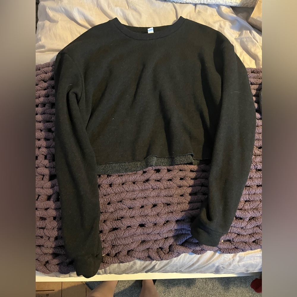 cropped sweatshirt